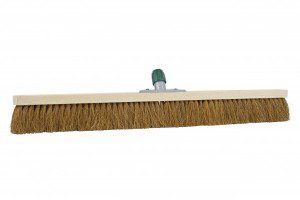 Zaalveger plat ongelakt hout met steelhouder, cocos 100 cm